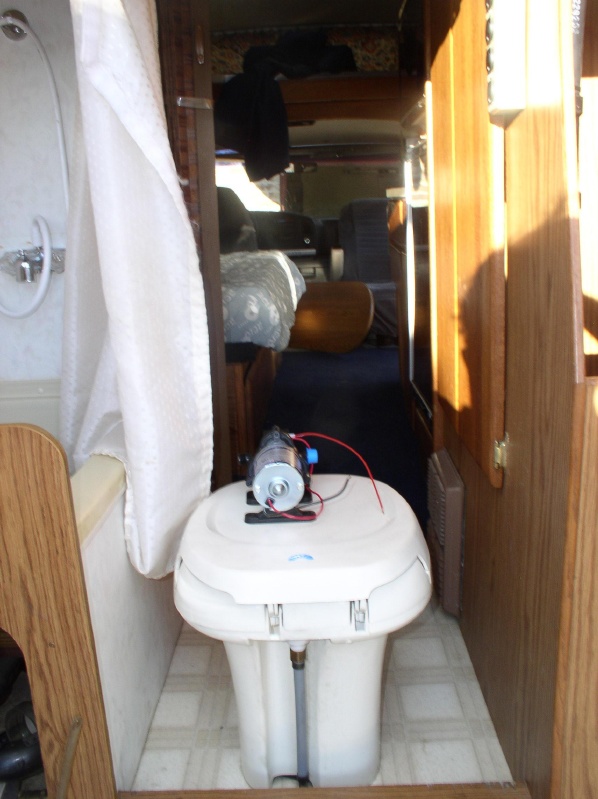 Toilet (with replacment water pump)